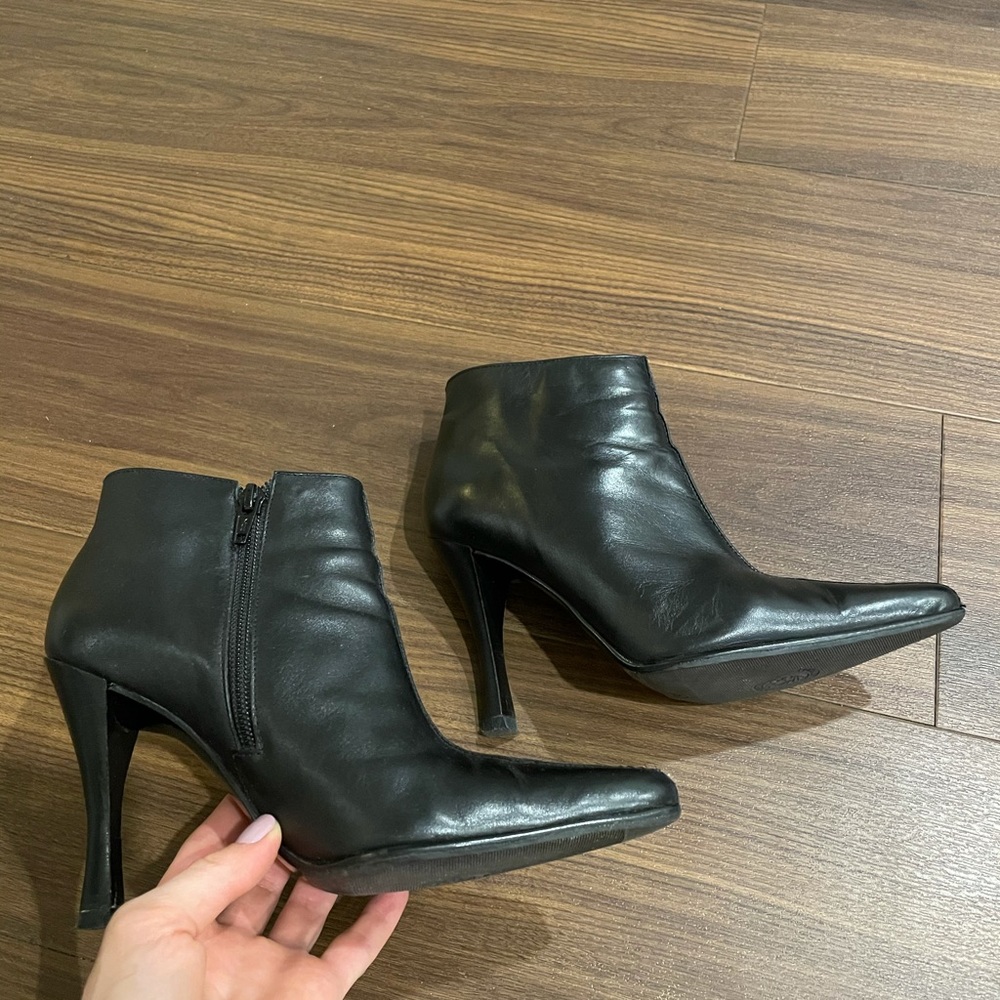 Boots - Picture 5 of 7